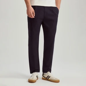 Tkaninowe czarne spodnie carrot fit z zakładkami House