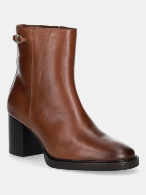 Tommy Hilfiger botki skórzane STACKED HEEL LEATHER ANKLE BOOT damskie kolor brązowy na słupku FW0FW08864