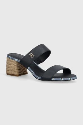 Tommy Hilfiger klapki skórzane BLOCK MID HEEL SHIRTING SANDAL damskie kolor granatowy na słupku FW0FW07742