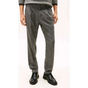 Tommy Hilfiger Spodnie chino HARLEM | Relaxed fit | z dodatkiem wełny