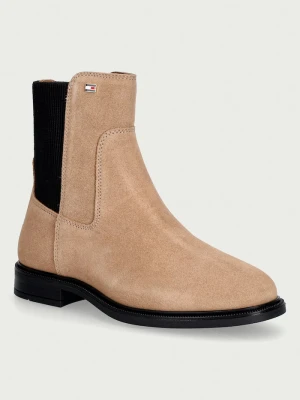 Tommy Hilfiger sztyblety damskie zamszowe ENAMEL FLAG SUEDE ANKLE CHELSEA beżowy