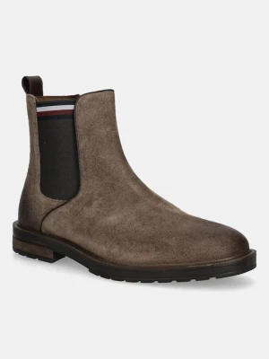 Tommy Hilfiger sztyblety zamszowe CLEATED HILFIGER SUEDE CHELSEA męskie kolor brązowy FM0FM05560