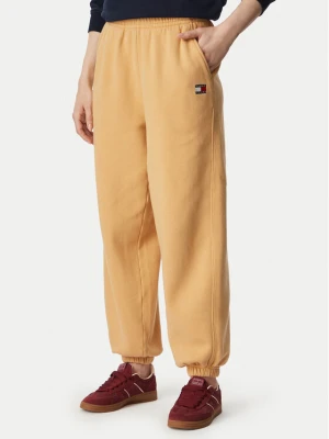 Tommy Jeans Spodnie dresowe Badge DW0DW23536 Beżowy Regular Fit