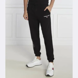 Tommy Jeans Spodnie dresowe ENTRY GRAPHIC JOGGER | Regular Fit