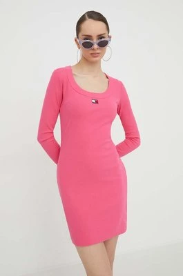 Tommy Jeans sukienka kolor różowy mini dopasowana DW0DW17424