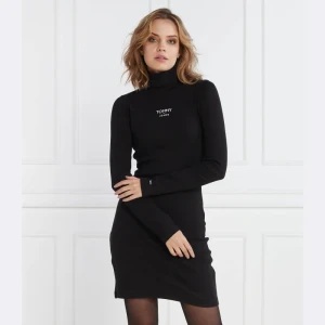 Tommy Jeans Sukienka TJW TURTLENECK ESS LOGO