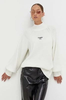 Tommy Jeans sweter damski kolor beżowy z półgolfem DW0DW16524