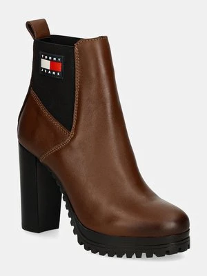 Tommy Jeans sztyblety skórzane TJW NEW ESS HIGH HEEL BOOT damskie kolor brązowy na płaskim obcasie EN0EN02439