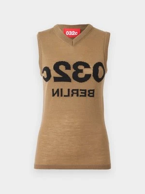 Top 032c