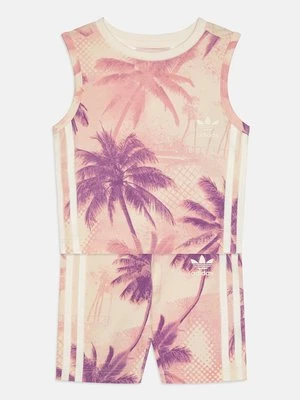 Top adidas Originals