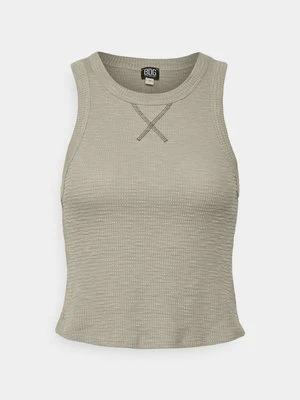 Top BDG Urban Outfitters