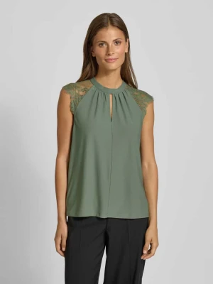 Top bluzkowy o kroju regular fit z dodatkiem koronki model ‘MILLA’ Vero Moda