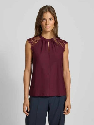 Top bluzkowy o kroju regular fit z dodatkiem koronki model ‘MILLA’ Vero Moda
