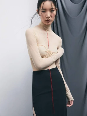 Top „My SKIN Tailoring” z tiulu z wysokim kołnierzem Patrizia Pepe beżowy