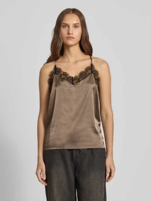 Top na ramiączkach o kroju regular fit z satyny model ‘JAHARA’ Pieces