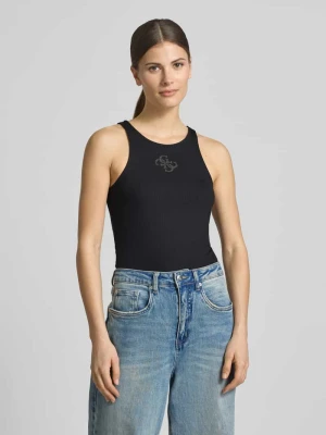 Top na ramiączkach w prążkowanym wyglądzie z logo Guess Czarny