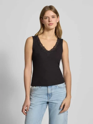 Top na ramiączkach z dekoltem w serek i koronką Gina Tricot