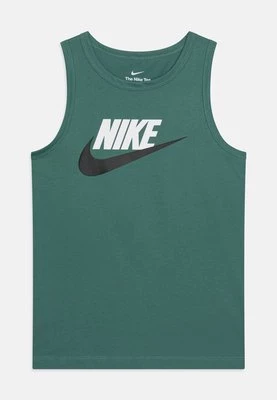 Top Nike Sportswear