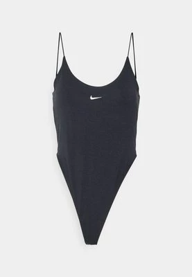 Top Nike Sportswear