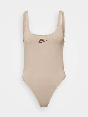 Top Nike Sportswear