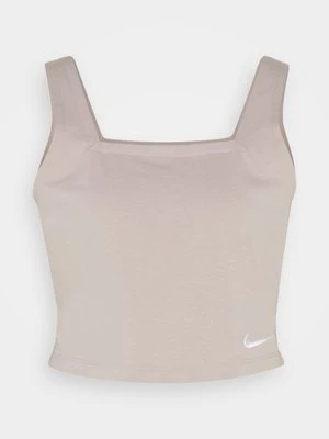Top Nike Sportswear
