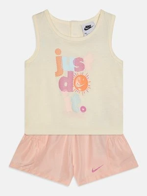 Top Nike Sportswear