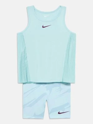 Top Nike Sportswear