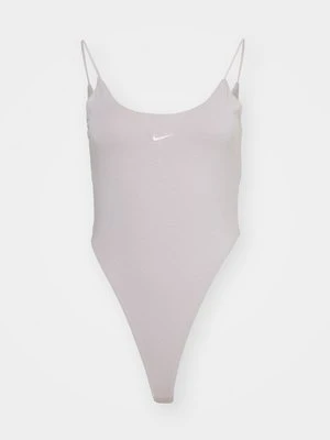 Top Nike Sportswear