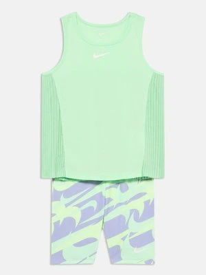 Top Nike Sportswear