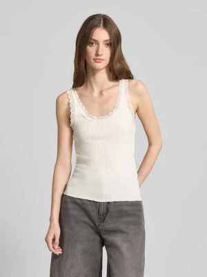 Top o kroju regular fit z dołem obszytym falbaną model ‘SARA’ Only