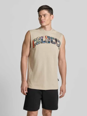 Top o kroju regular fit z wyhaftowanym logo COLUCCI