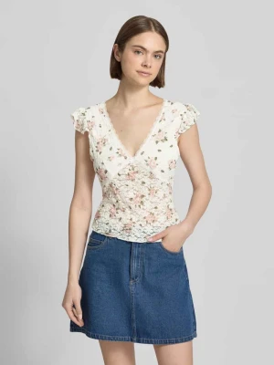 Top o kroju slim fit z głębokim dekoltem w serek model 'SAGA' Only Złamany biały