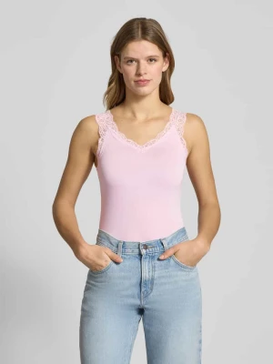 Top o kroju slim fit z mieszanki wiskozy model ‘BARBERA LACE’ Pieces