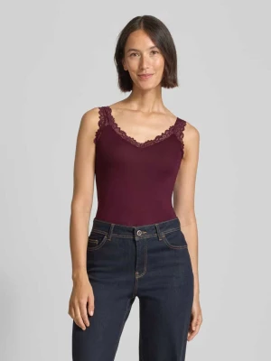 Top o kroju slim fit z mieszanki wiskozy model ‘ROSA’ Vero Moda