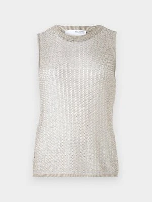 Top Selected Femme