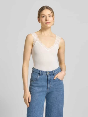 Top tank o kroju slim fit z mieszanki wiskozy model 'ROSA' Vero Moda