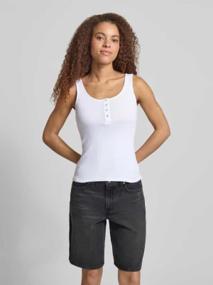 Top typu tank o kroju slim fit z mieszanki bawełny model 'KITTE' Pieces Biały