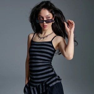 Top w paski z asymetrycznym dołem z falbankami House