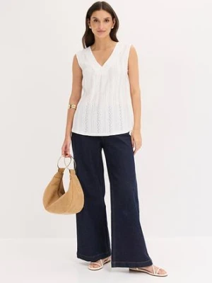 Top z ażurowym haftem bonprix