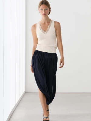 Top Z Dekoltem W Serek I Koronką - Surowy - Massimo Dutti - Female