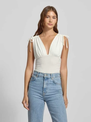 Top z dekoltem w serek i wiązaniem Gina Tricot