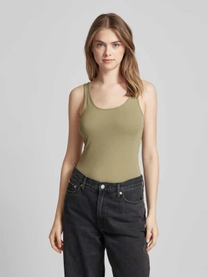 Top z detalem z logo QS