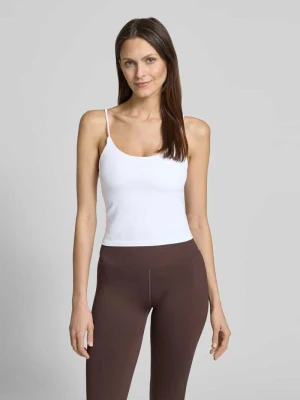 Top z dodatkiem streczu i efektem modelowania aim'n