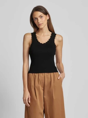 Top z efektem prążkowania model ‘JOVIE’ Guess