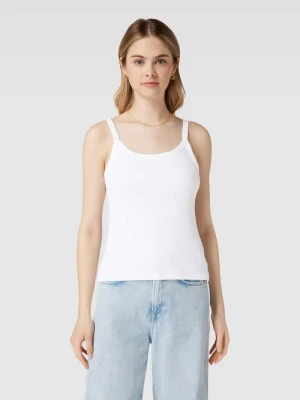 Top z efektem prążkowania QS