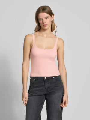 Top z wiązanym detalem REVIEW