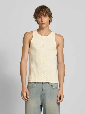 Top z wyhaftowanym logo BLKVIS