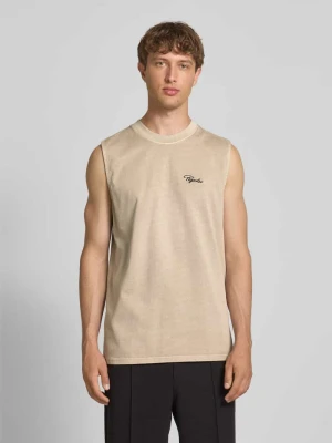 Top z wyhaftowanym logo Pegador