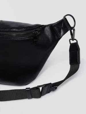 Torba crossbody z drugą przegrodą na zamek błyskawiczny wewnątrz s.Oliver czarny