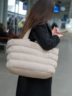 Torba miejska pikowana z kieszenią na laptopa 15,6 cali jasnobeżowa Puccini